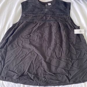 BRAND NEW. W/TAGS. SIZE MED. BLACK TANK TOP BLOUSE WITH COLLAR DETAIL.